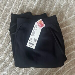 NWT Uniqlo Fleece-lined Heat-tech Women’s Black Sweats size M